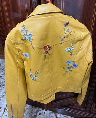 Chaqueta polipiel amarilla bordada AIER BASI