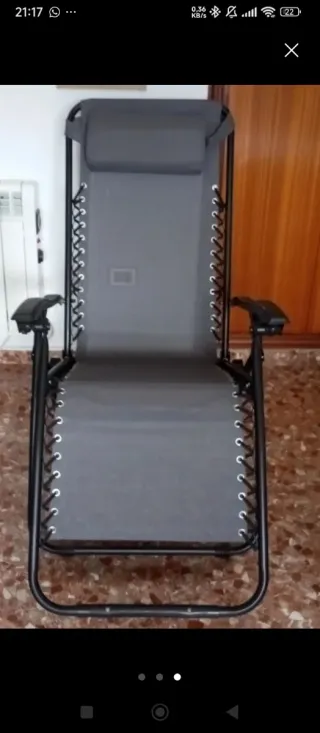 Tumbona plegable gris casi nueva