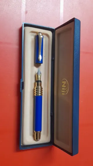 Penna stilografica blu e oro