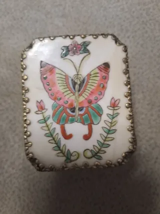 Cajita decorada mariposa