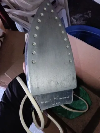 Plancha de ropa antigua