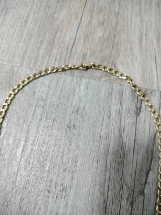 Collar dorado con bolitas y piedras azules