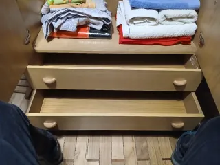 Armario de madera de 2 puertas