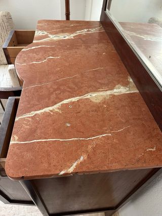 Mesa Isabelina con 6 Sillas, 2 Butacas y aparador