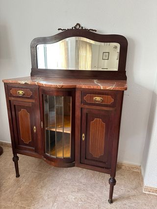 Mesa Isabelina con 6 Sillas, 2 Butacas y aparador