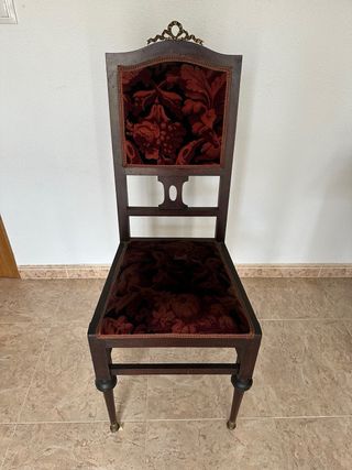 Mesa Isabelina con 6 Sillas, 2 Butacas y aparador