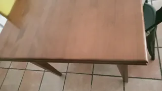 Mesa de comedor de madera