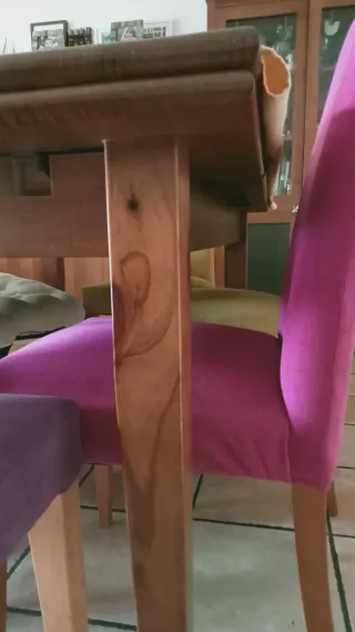 Mesa de comedor de madera