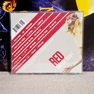 TAYLOR SWIFT - Red