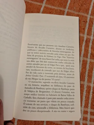 2 libros (Phiccións) y (Os gatos de Venecia)