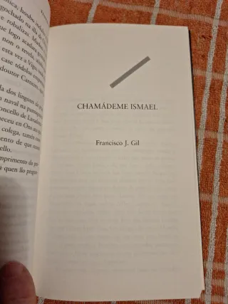 2 libros (Phiccións) y (Os gatos de Venecia)