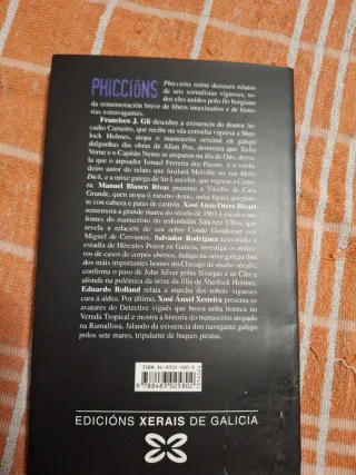 2 libros (Phiccións) y (Os gatos de Venecia)