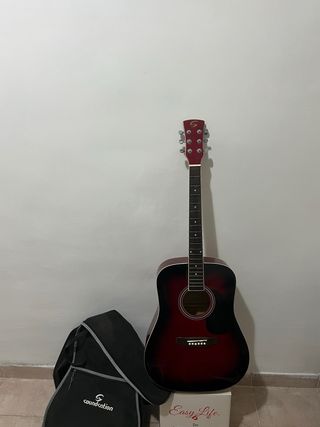 Chitarra acustica con custodia