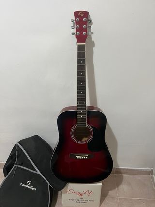 Chitarra acustica con custodia