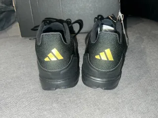 Botas de fútbol Adidas negras