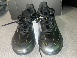 Botas de fútbol Adidas negras