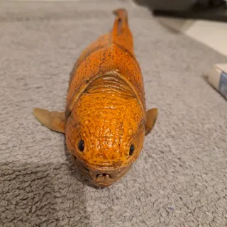 Figura pez prehistórico naranja