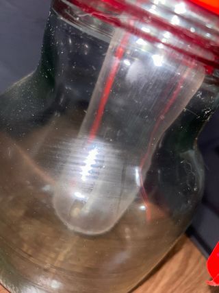 Jarra cristal tapa y asa roja