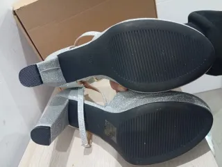 Zapatos de tacón plateados talla 42