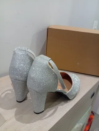 Zapatos de tacón plateados talla 42