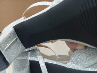 Zapatos de tacón plateados talla 42