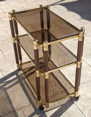 Mesa auxiliar elegante con cristal