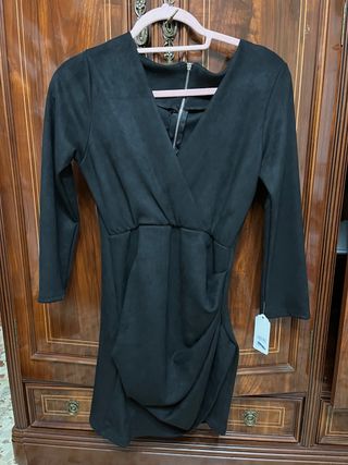 Vestido negro drapeado