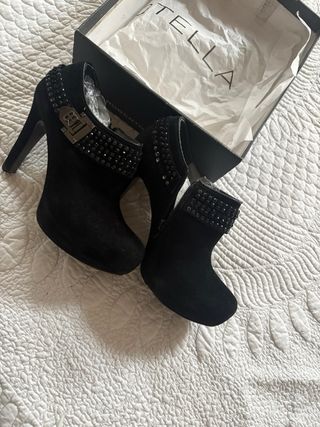 Botines Roberto Botella de ante con tacón medio