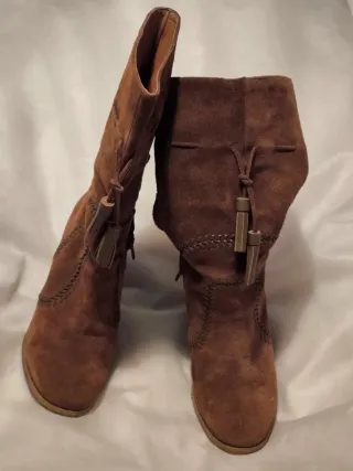 Stivali scamosciati marroni Lola Cruz; Suede boots