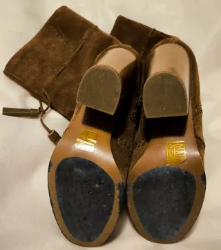 Stivali scamosciati marroni Lola Cruz; Suede boots