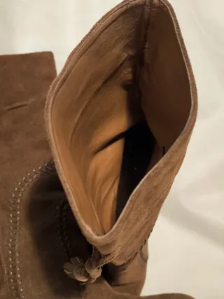 Stivali scamosciati marroni Lola Cruz; Suede boots