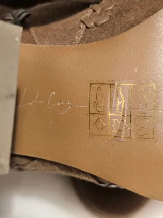 Stivali scamosciati marroni Lola Cruz; Suede boots