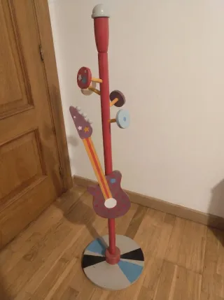 Perchero infantil madera guitarra