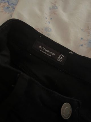 Pantalón Stradivarius campana negro mujer