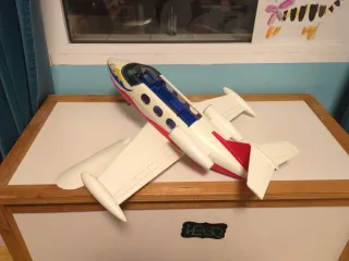 Avión Playmobil blanco y rojo