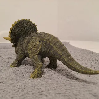 Figura Dinosaurio Triceratops