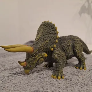 Figura Dinosaurio Triceratops