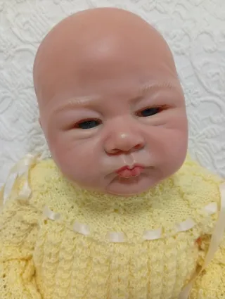 Muñeca bebé realista