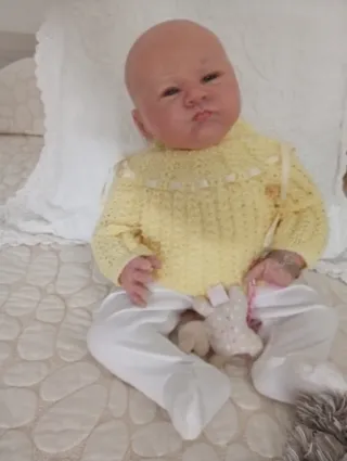 Muñeca bebé realista