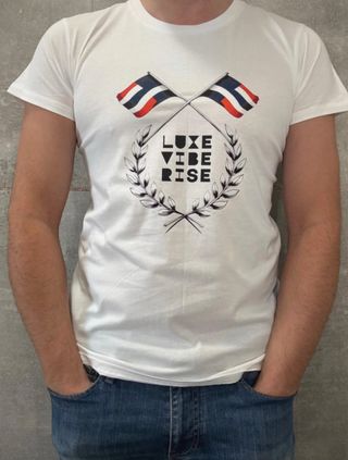 T shirt bandiere love vibe rise