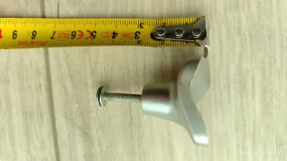 Tiradores plateados cuadrados