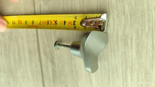 Tiradores plateados cuadrados