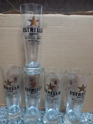 Copos. Cerveja  Estrella Damm  5. Copos Todos  5€