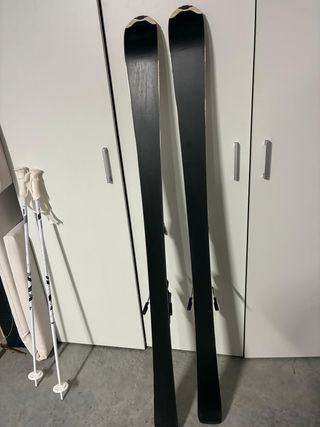 Esquís Salomon muy buen estado, bastones y funda