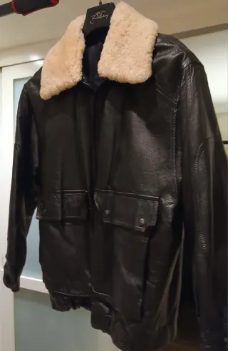 Cazadora aviador piel. Cuello borrego.