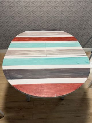 Mesa redonda de madera pino restaurada con cristal