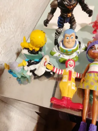 Lote muñecos Disney marvel ect..