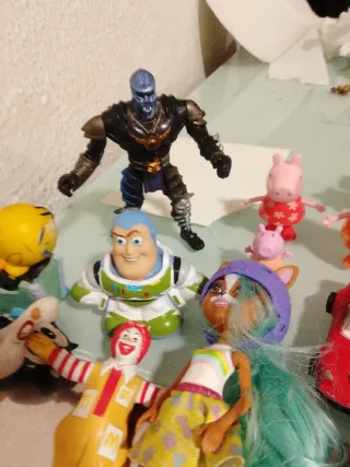 Lote muñecos Disney marvel ect..