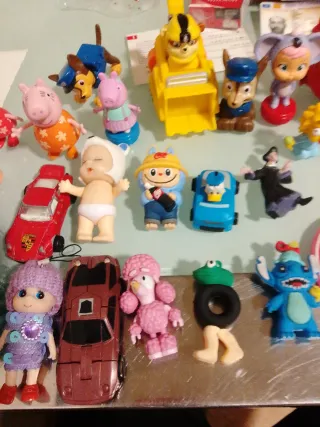 Lote muñecos Disney marvel ect..