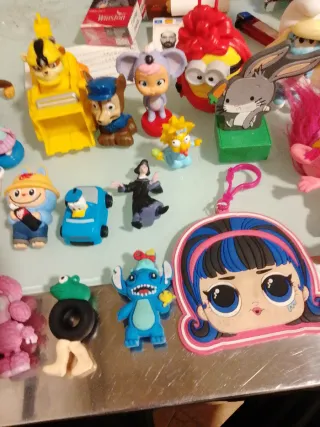 Lote muñecos Disney marvel ect..